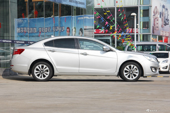 2014款海马汽车M8 2.0L自动豪华型