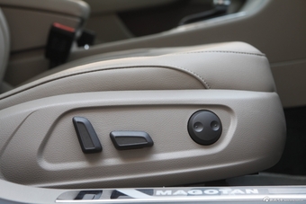 2013款迈腾2.0TSI尊贵型