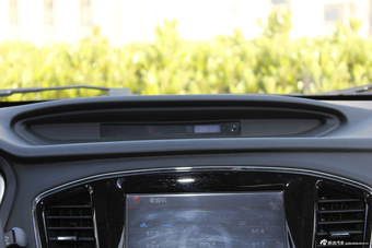 2015款吉利GX7 2.0L运动版自动尊贵型