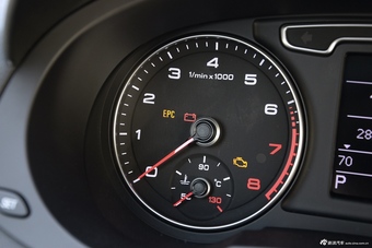 2016款奥迪Q3 1.4T自动30TFSI典藏型智领版