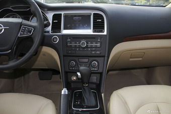 2014款海马汽车M8 2.0L自动豪华型