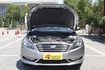 2014款奔腾B70 2.0L自动豪华型银色