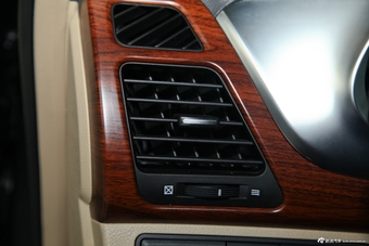 2014款海马M8 2.0L自动舒适型