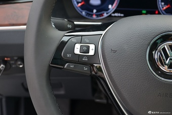 2017款迈腾2.0T自动380TSI DSG 旗舰型