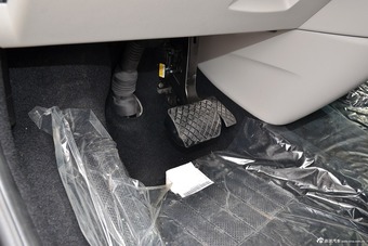 2016款凯路威2.0T自动四驱舒适版9座