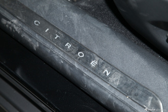 2013款东风雪铁龙C5 2.0L自动尊享型