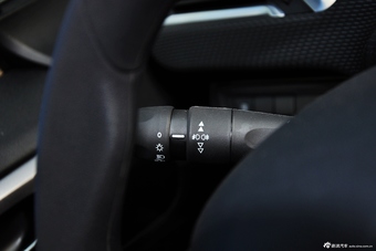 2014款标致2008 1.6L手动时尚版