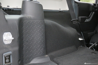 2014款牧马人2.8TD撒哈拉四门版图片