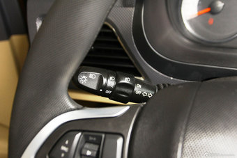 2014款五菱宏光S 1.5L豪华型