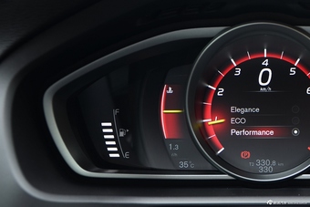 2017款沃尔沃V40 2.0T自动Cross Country T5 AWD 智雅版