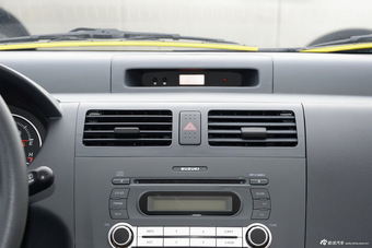 2016款雨燕1.5L手动时尚型酷玩版