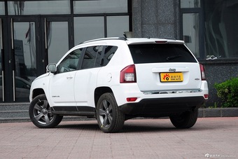 2015款指南者2.4L自动四驱舒适版