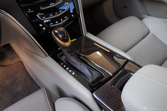 2015款凯迪拉克XTS 28T铂金版