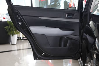 斯巴鲁新力狮内饰实拍图