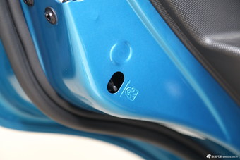 2013款雪佛兰赛欧三厢1.2L手动时尚幸福版