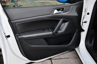 2014款标致408 1.8L手动领先版