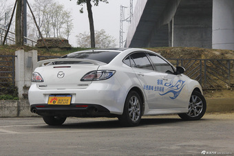 2015款睿翼轿跑2.0L自动豪华版