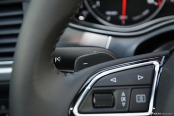 2016款奥迪A6L 3.0T自动45TFSI quattro运动型