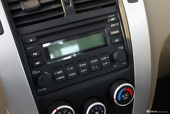 2013款途胜2.0L两驱手动时尚型