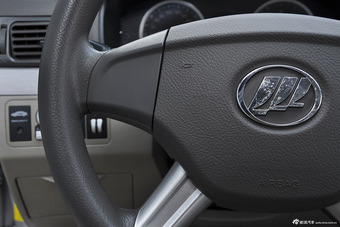 2012款力帆620 1.5L手动基本型