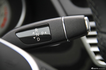 2015款奔驰E320L 3.0T自动运动型