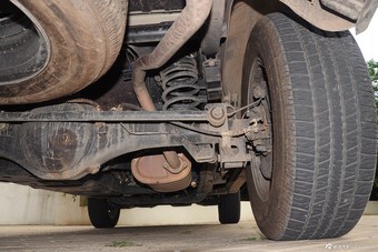 2015款陆风X8探索版2.0T汽油四驱超豪华型