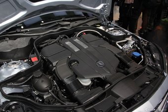 2014款奔驰E级发动机