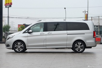 2016款奔驰V级 V260 2.0T自动尊贵加长版