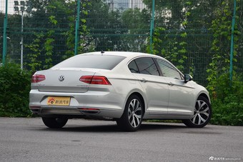 2017款迈腾2.0T自动380TSI DSG 旗舰型