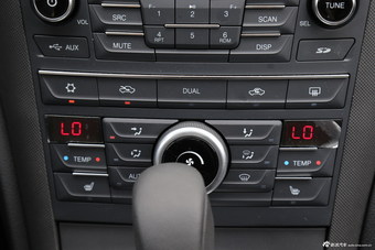 2016款奔腾B70 1.8T自动运动尊贵型