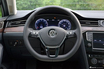 2017款迈腾2.0T自动380TSI DSG 旗舰型