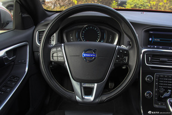 2015款沃尔沃S60 2.0T自动 T5个性运动版