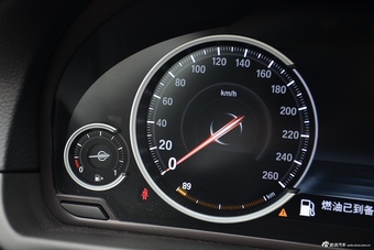 2017款宝马5系2.0T自动528Li豪华设计套装