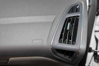 2012款福克斯三厢1.6L自动尊贵型