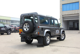 路虎卫士到店实拍