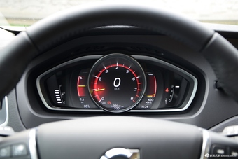 2017款沃尔沃V40 2.0T自动Cross Country T5 AWD 智雅版