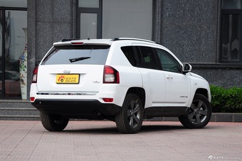 2015款指南者2.4L自动四驱舒适版