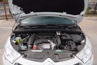 2015款雪铁龙C4L 1.6T自动尊贵版