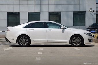 2017款林肯MKZ 2.0T自动尊享版