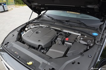 2016款沃尔沃S90 2.0T T6 AWD智尊版