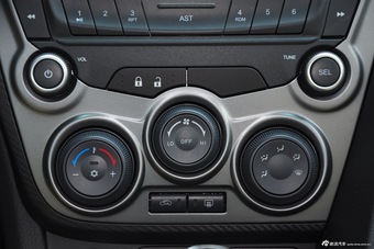 2015款海马福美来1.6L手动风尚型