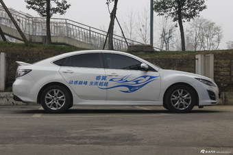 2015款睿翼轿跑2.0L自动豪华版