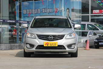 2014款海马汽车M8 2.0L自动豪华型