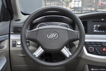 2012款力帆620 1.5L手动基本型