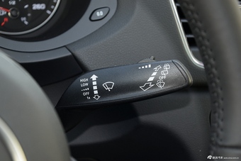 2016款奥迪Q3 1.4T自动30TFSI典藏型智领版