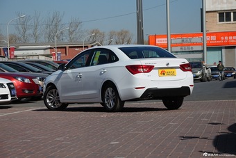 2015款英朗18T双离合旗舰型