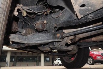 2015款陆风X8探索版2.0T汽油四驱超豪华型