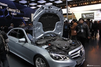 2014款奔驰E级发动机