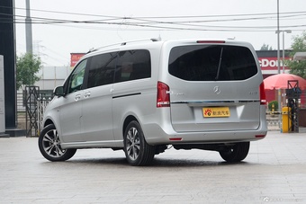 2016款奔驰V级 V260 2.0T自动尊贵加长版