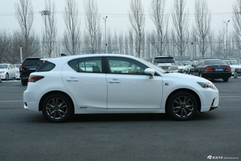 2014款雷克萨斯CT200h F-Sport双色